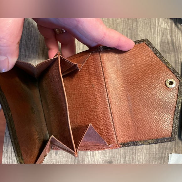 Louis Vuitton Monogram Elise Compact Wallet - Picture 5 of 6